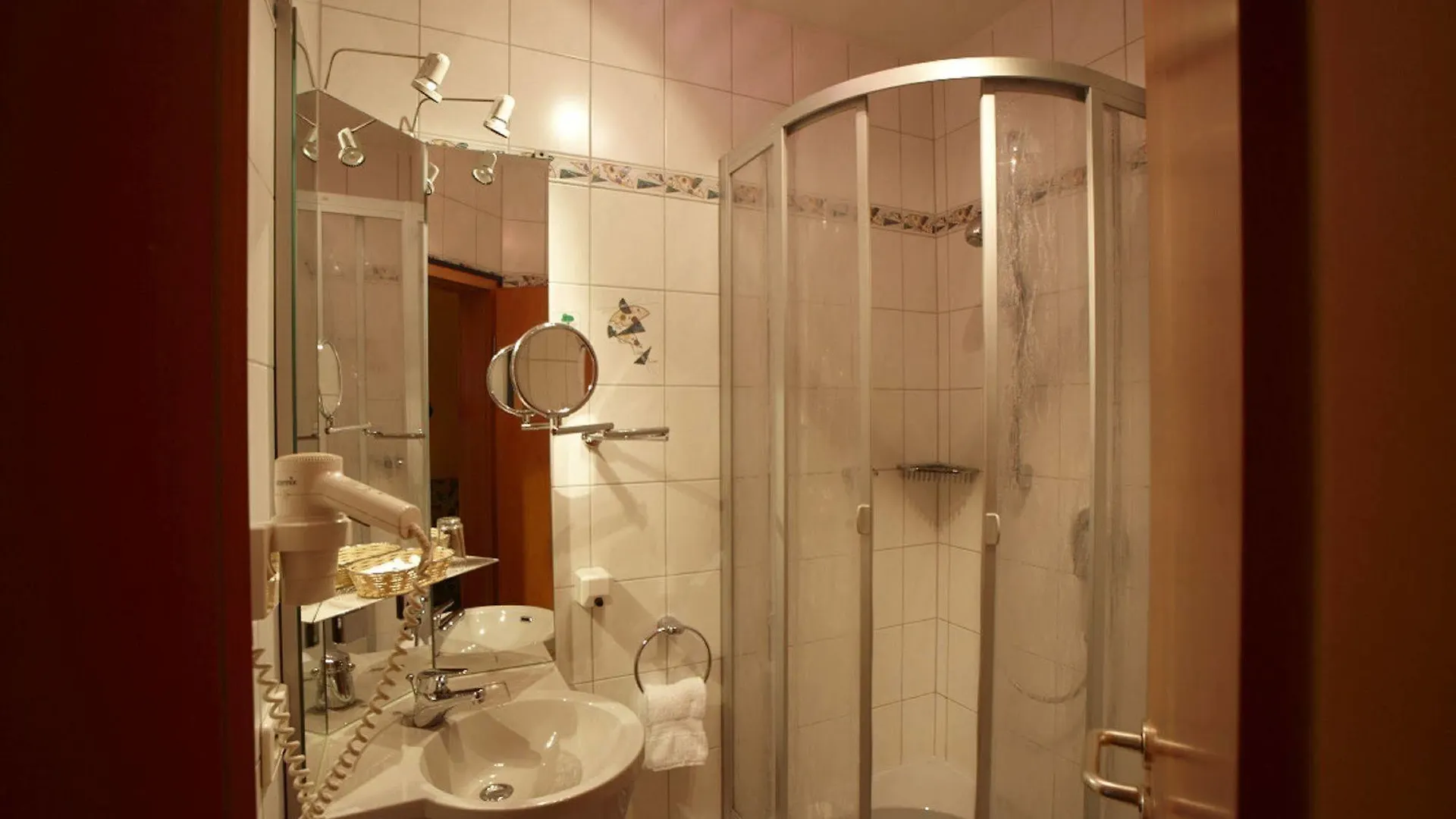 ***  Kohlers Hotel Engel 불 독일